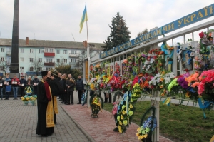 20 листопада 2015 р. Заупокійна літія за загиблими під час Революції Гідності. Хресний хід від собору Різдва Христового до стел Пам'яті героїв АТО і Героїв Небесної сотні у Володимирі-Волинському. Сві