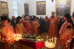 7 листопада 2015 р. Божественна Літургія в храмі Великомучениці Катерини жіночого монастиря Святителя Василія Великого у Луцьку з нагоди престольного свята. Очолює митрополит Луцький і Волинський Миха