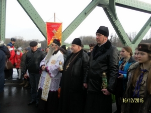 16 грудня 2015 р. Зустріч Вифлеємського вогню миру на міжнародному пункті перетину кордону «Устилуг – Зосін». Світлини з архіву протоієрея Андрія Шевчука.