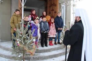 17 січня 2016 р. Освята нового храму Святителя Василія Великого в Старій Вижівці. Богослужіння очолює митрополит Луцький і Волинський Михаїл.