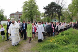 2 травня 2016 р. Божественна Літургія у соборі Різдва Христового м. Володимир-Волинський та хресний хід навколо нього. Очолює митрополит Луцький і Волинський Михаїл. Світлини інформаційної служби єпархії.