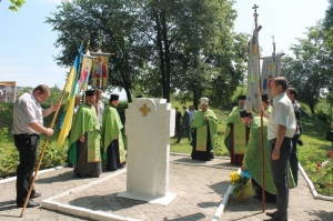 22 червня 2016 р. Панахида за жертвами розстрілів радянською владою на площі Героїв у Володимирі-Волинському. Хресний хід до пам’ятника закатованим радянською владою. Світлини з архіву протоієрея Ігоря Бігуна.