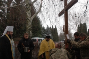 12 грудня 2016 р.  Чин заснування церкви і поставлення хреста на місці зведення каплиці Благовірних Бориса і Гліба на території Волинського обласного військового комісаріату. Богослужіння очолює митрополит Луцький і Волинський Михаїл. Світлини відділу інформаційної діяльності та зв’язків зі ЗМІ Волинського обласного військового комісаріату.