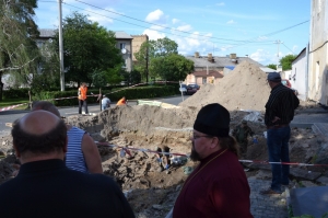13 червня 2017 р. Розкопки на території СвятоАрхангельського монастиря. Світлини інформаційної служби єпархії.