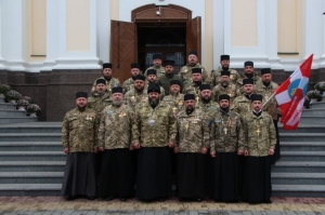 25 жовтня 2017 р. Святковий молебень у кафедральному соборі Святої Трійці з нагоди дня святителя Мартина Милостивого, єпископа Турського, який вважається покровителем капеланів. Богослужіння очолює головний військовий капелан єпархії протоієрей Михайло Бучак. Прес-конференція військових священиків за участю митрополита Луцького і Волинського Михаїла. Світлини інформаційної служби єпархії.