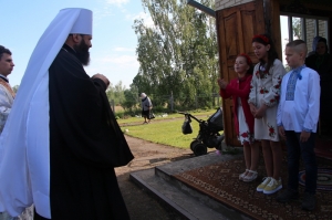 20 травня 2018 р. Божественна Літургія в церкві Вознесіння Господнього в с. Козлиничі Маневицького деканату з нагоди 20-ліття від дня освяти церкви. Богослужіння очолює митрополит Луцький і Волинський Михаїл. Світлини інформаційної служби єпархії.