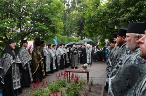 23 червня 2018 р. Хресний хід від кафедрального собору Святої Трійці до Свято-Архангельського чоловічого монастиря (колишньої Луцької тюрми) та заупокійна літія по розстріляних органами НКВС в'язнях в 1941 році. Очолює митрополит Луцький і Волинський Михаїл. Світлини інформаційної служби єпархії.