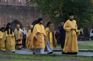 9 жовтня 2018 р. Божественна Літургія в в церкві Апостола і євангеліста Йоана Богослова, що в замку Любарта з нагоди престольного свята. Богослужіння очолює митрополит Луцький і Волинський Михаїл. Світлини інформаційної служби єпархії.