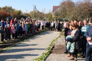 17 жовтня 2018 р. Освячення стели героїв у с. Промінь Луцького районного деканату. Світлини інформаційної служби єпархії.