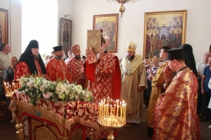 24 липня 2019 р. Божественна Літургія в домовому храмі Великомучениці Катерини луцького жіночого монастиря Святителя Василія Великого з нагоди 10-ї річниці відродження обителі і освяти престолу. Богослужіння очолює митрополит Луцький і Волинський Михаїл. Світлини інформаційної служби єпархії.