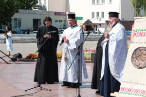 1 серпня 2019 р. Заупокійна літія з нагоди чергової річниці смерті Лесі Українки перед її пам’ятником на Театральному майдані Луцька. Світлини інформаційної служби єпархії.