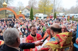 10 листопада 2019 р. Божественна літургія в церкві Благовіщення Пресвятої Богородиці в с. Раків Ліс Камінь-Каширського деканату з нагоди 105-річчя храму і відпустового свята. Очолює митрополит Луцький і Волинський Михаїл. Світлини інформаційної служби єпархії.