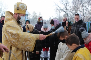 29 листопада 2020 р. Божественна літургія в храмі Успіння Пресвятої Богородиці в селі Новостав Луцького районного деканату. Очолює митрополит Луцький і Волинський Михаїл. Світлини інформаційної служби єпархії.