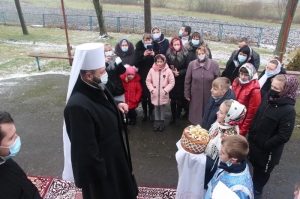 13 грудня 2020 р. Божественна літургія в храмі Покрови Пресвятої Богородиці в с. Пірванче Горохівського деканату. Очолює митрополит Луцький і Волинський Михаїл. Світлини інформаційної служби єпархії.