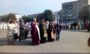 2 жовтня 2016 р.У Володимирі. Панахида біля стели загиблим воїнам. Світлини з архіву протоієрея Ігора Бігуна., фото 2