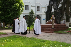 17 травня 2019 р. Панахида у День пам’яті жертв політичних репресій біля пам’ятного знака цим подіям на Замковій площі Луцька. Світлини інформаційної служби єпархії, фото 3