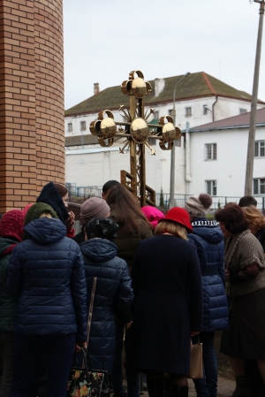 18 листопада 2015 р. Освячення хреста для поставлення його на бані церкви Святої Софії-Премудрості Божої, що будується біля корпусу «Лабораторний» Східноєвропейського національного університету імені