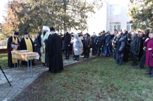 З нагоди свята митрополит Луцький і Волинський очолив молебень за здоров’я у капличці Великомученика Димитрія Солунського на території навчального закладу.