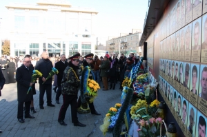 14 жовтня 2016 р. Митрополит Луцький і Волинський Михаїл освячує оновлений фотостенд. Світлина інформаційної служби єпархії.