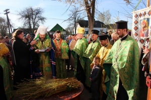 8 квітня 2017 р. Освячення каплиці Покрови Пресвятої Богородиці в с. Велимче Ратнівського деканату. Богослужіння очолює митрополит Луцький і Волинський Михаїл. Світлина інформаційної служби єпархії.