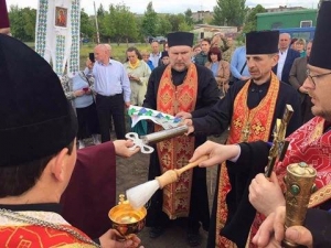 19 травня 2017 р. Закладання капсули на місці майбутнього храму Святого Миколая у Волновасі. Світлина з сайту volynpost.com.