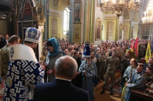 14 жовтня 2017 р. Вручення нагород військовослужбовцям і членам їх родин в кафедральному соборі Святої Трійці на завершення Божественної Літургії. Світлина інформаційної служби єпархії.