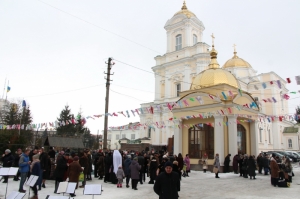 18 лютого 2018 р. Доброчинний захід із нагоди запусту на Сорокадесятницю на подвір’ї кафедрального собору Святої Трійці у Луцьку. Світлина інформаційної служби єпархії.