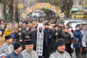 6 квітня 2017 р. Страсний хресний хід від церкви Йоана Богослова, що в Замку Любарта до кафедрального собору Святої Трійці. Світлина Павла Березюка