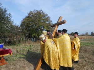 9 жовтня 2018 р. Чин заснування церкви Апостола і євангеліста Йоана Богослова й поставлення хреста в с. Тихотин Рожищанського деканату. Світлина інформаційної служби єпархії.