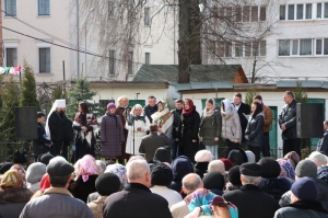 Заговини на Великий піст перед кафедральним собором Святої Трійці в попередні роки. Світлини інформаційної служби єпархії