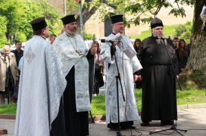 17 травня 2019 р. Панахида у День пам’яті жертв політичних репресій біля пам’ятного знака цим подіям на Замковій площі Луцька. Світлини інформаційної служби єпархії