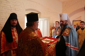 24 липня 2019 р. Божественна Літургія в домовому храмі Великомучениці Катерини луцького жіночого монастиря Святителя Василія Великого з нагоди 10-ї річниці відродження обителі і освяти престолу. Богослужіння очолює митрополит Луцький і Волинський Михаїл. Світлина інформаційної служби єпархії.