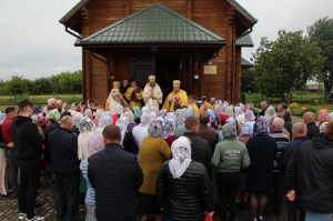 12 липня 2020 р. Біля храму Апостолів Петра і Павла в с. Галичани. Світлина інформаційної служби єпархії