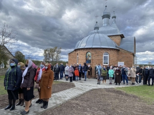 14 жовтня 2020 р. Біля храму Пророка Іллі в с. Клепачів Ківерецького деканату. Світлина з архіву священника Андрія Шиделка