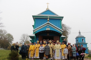 25 жовтня 2020 р. Біля храму Преображення Господнього в с. Квасів Горохівського деканату. Світлина інформаційної служби єпархії