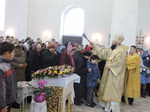 22 листопада 2015 р. Освячення собору Пророка Іллі в селищі Ратне. Здійснює митрополит Луцький і Волинський Михаїл. Світлина з сайта Visnyk.lutsk.ua.