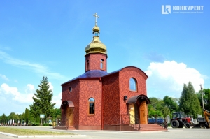 Церква Воскресіння Христового на міському кладовищі поблизу с. Гаразджа. Світлини з сайта Кonkurent.in.ua