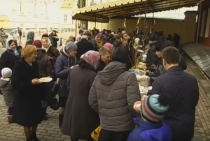 13 березня 2016 р. Митрополит Луцький і Волинський Михаїл, – про молитву за тих, хто перебуває у російському полоні. Заговини із благодійністю. Відео облдержтелерадіокомпанії.