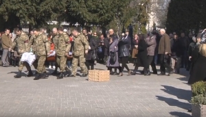 28 березня 2016 р. Із чину похорону військовослужбовця Олега Горкавчука у кафедральному соборі Святої Трійці в Луцьку. Очолює митрополит Луцький і Волинський Михаїл (Зінкевич) Української Православної Церкви Київського Патріархату (УПЦ КП). Відео єпархіальної телестудії «Собор».