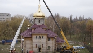 22 листопада 2016 р. Встановлення центрального купола над луцьким храмом Великомучениці Катерини Волинської єпархії Української Православної Церкви Київського Патріархату (УПЦ КП). Освята накупольних хрестів – 7 грудня митрополитом Луцьким і Волинським Михаїлом (Зінкевичем). Відео Ігоря Сацика.