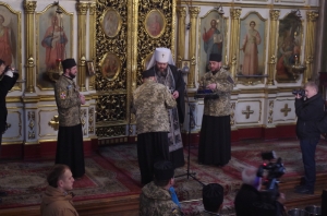 14 березня 2018 р. Із заупокійної літії по загиблих військовослужбовцях та вручення нагород добровольцям і капеланам після молебню у кафедральному соборі Святої Трійці з нагоди Дня українського добровольця. Відео єпархіальної телестудії «Собор».